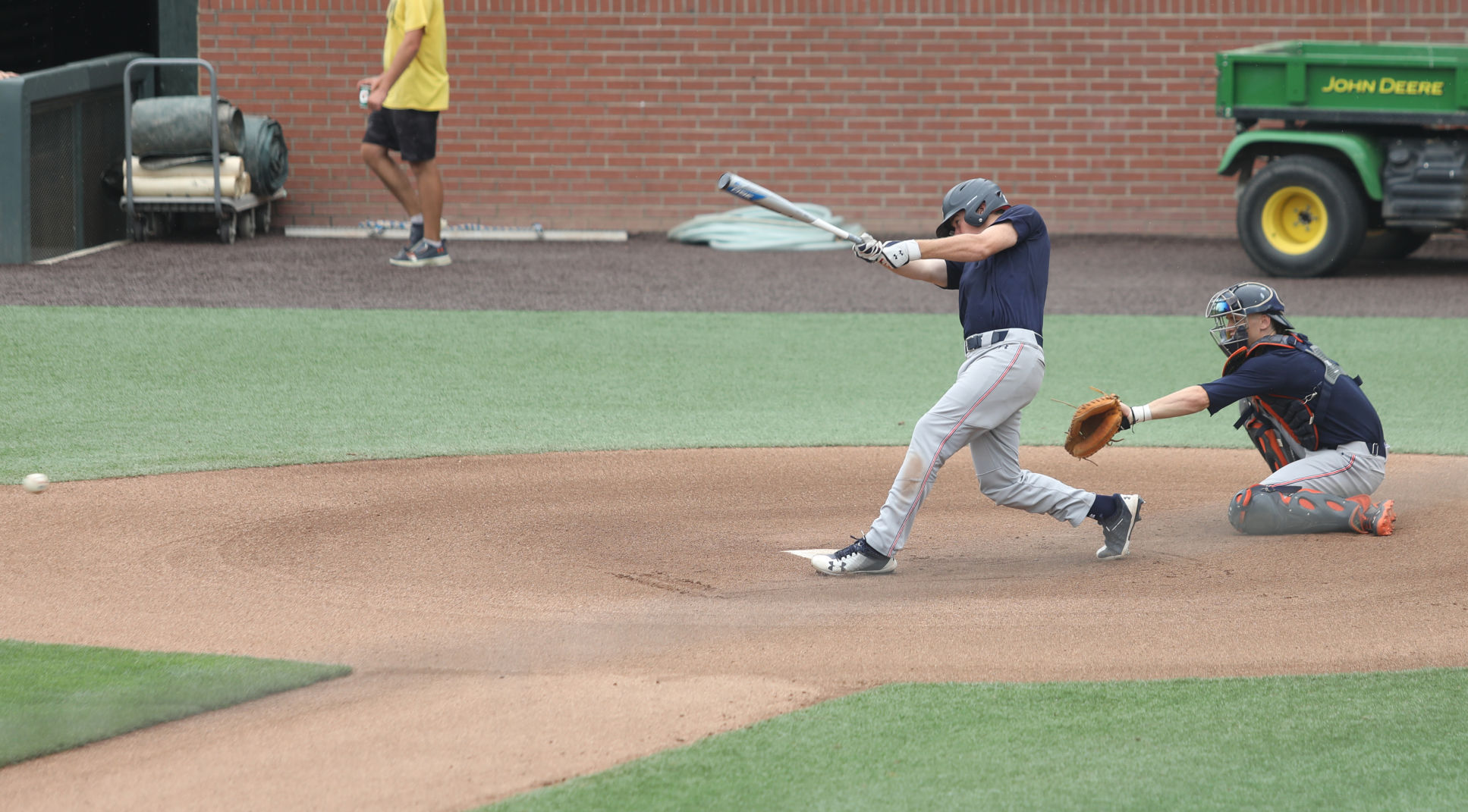 Auburn baseball practices prior to its appearance in the Super Regionals
